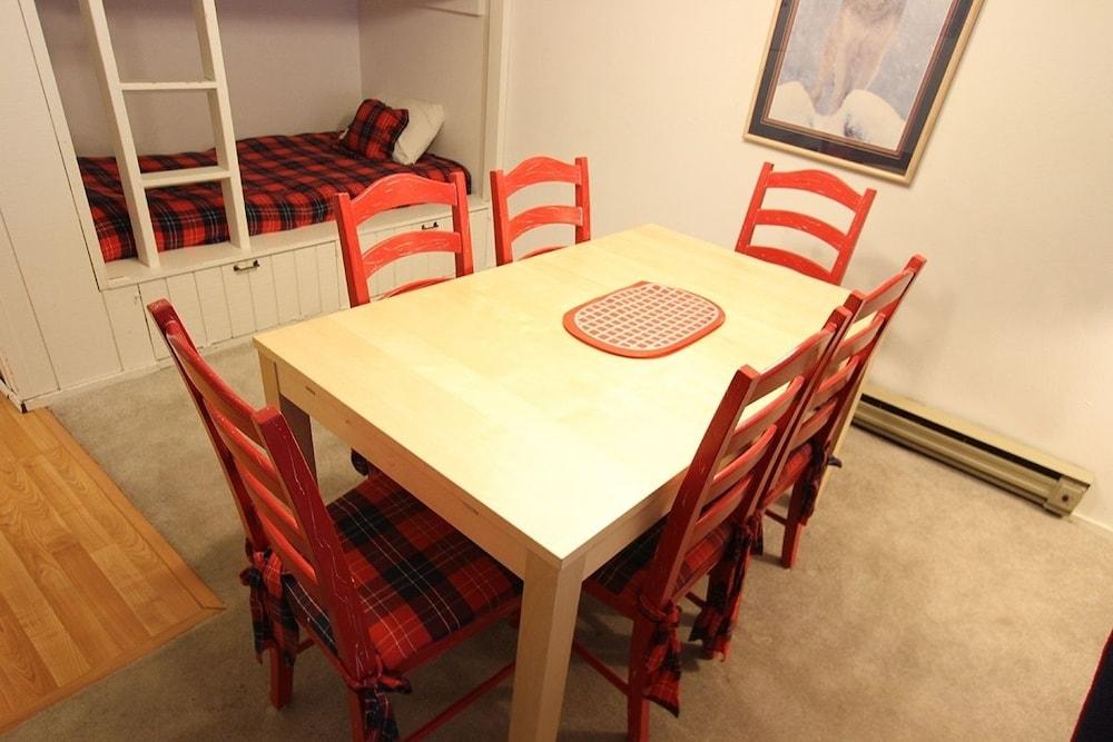 Summit 234 Pet-Friendly, Quaint, Walk to Eagle Lodge by RedAwning