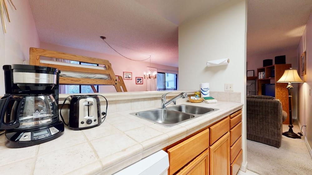 Summit #248 1 Bedroom Condo