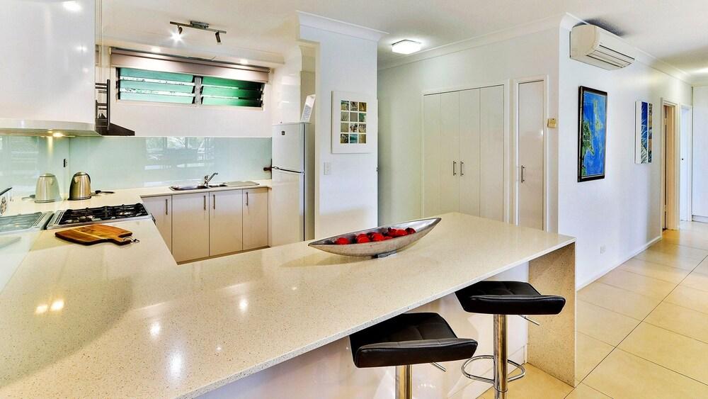 Poinciana 101 3 Bedroom Renovated Spacious 3 Bedroom Central Location With Golf Buggy