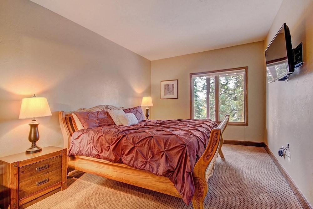 Big View Lodge 4 Bedroom Home