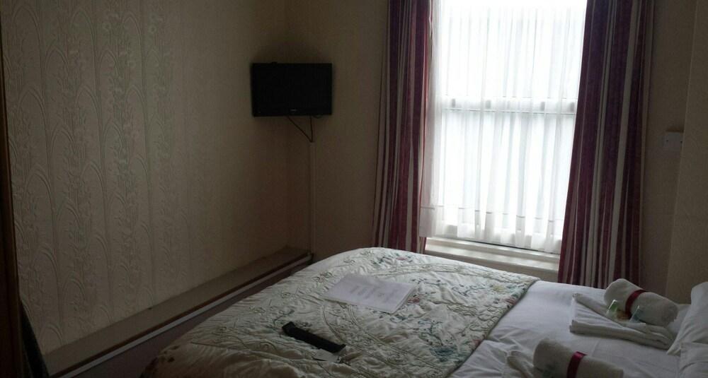 OYO Swanvale Lodge Hotel