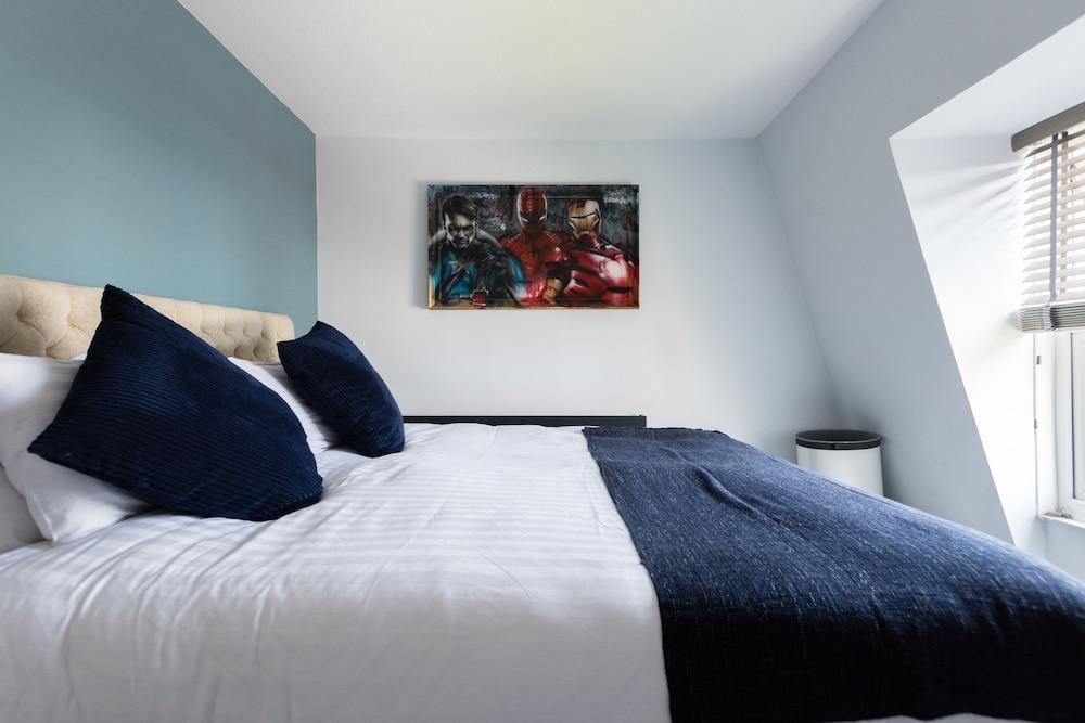 The Nine Elms Residence