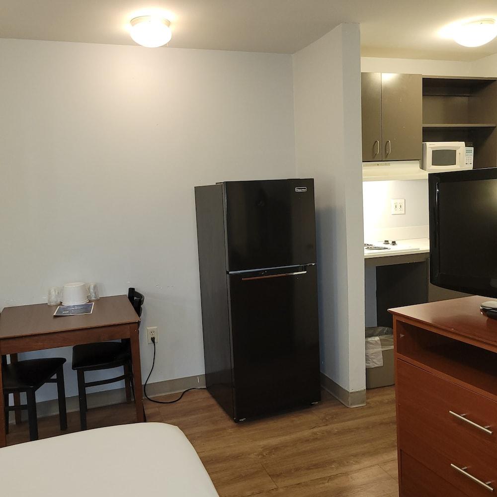 Studio 6 Greensboro, NC - I-40