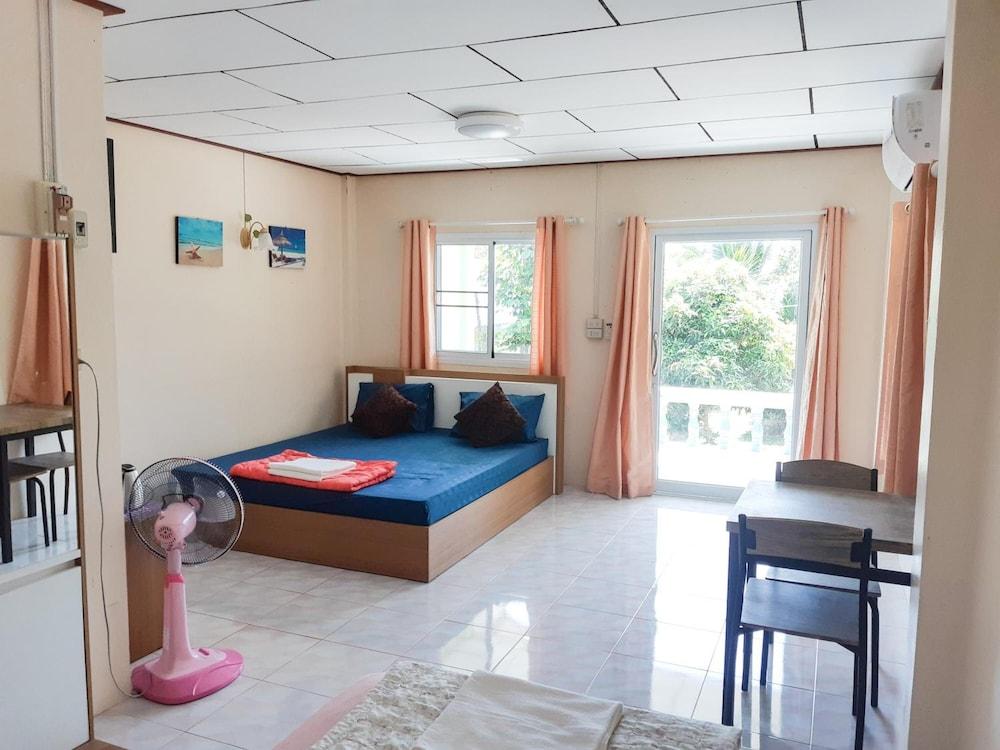 T and T House - Adults Only