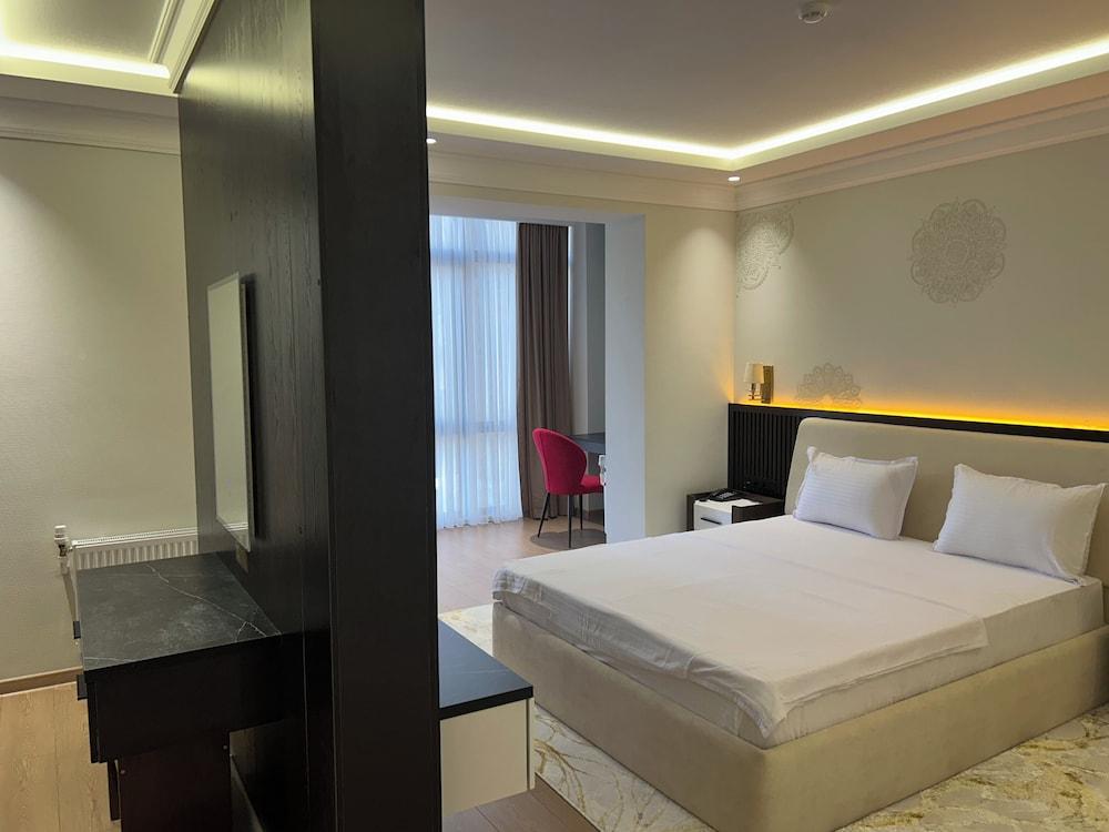 Karim Parkside Hotel