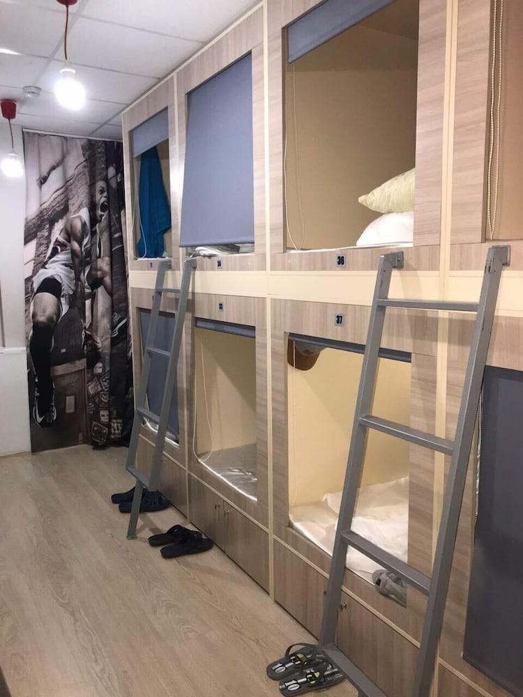 Capsule Hostel Yes Sport