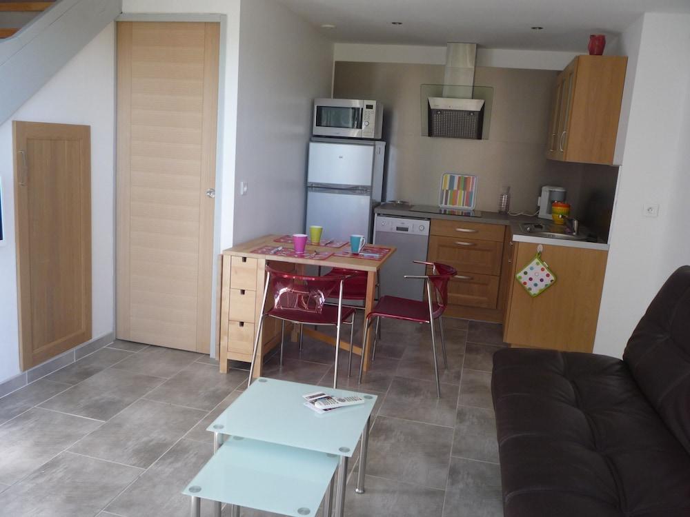 Sous les Pins de Nages