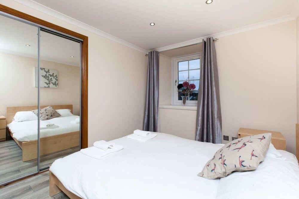 Beautiful 2 Bedroom Flat In Converted Distillery