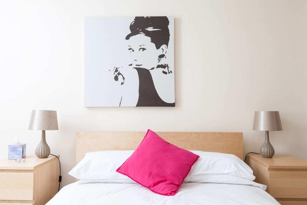 Beautiful 2 Bedroom Flat In Converted Distillery