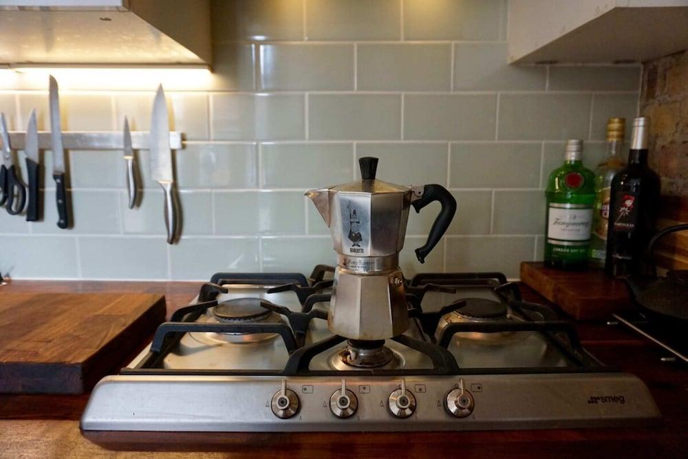 Beautiful Canalside 1-bedroom Flat With Terrace