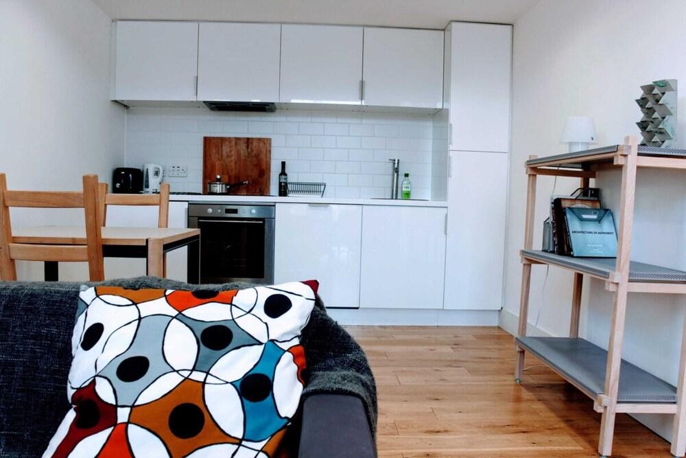 Edinburgh Let - Sculpture Studio