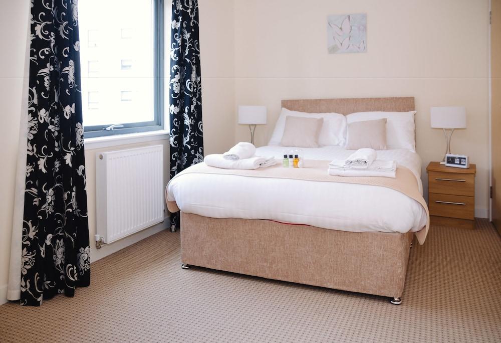 Elforma - Tudsbery House