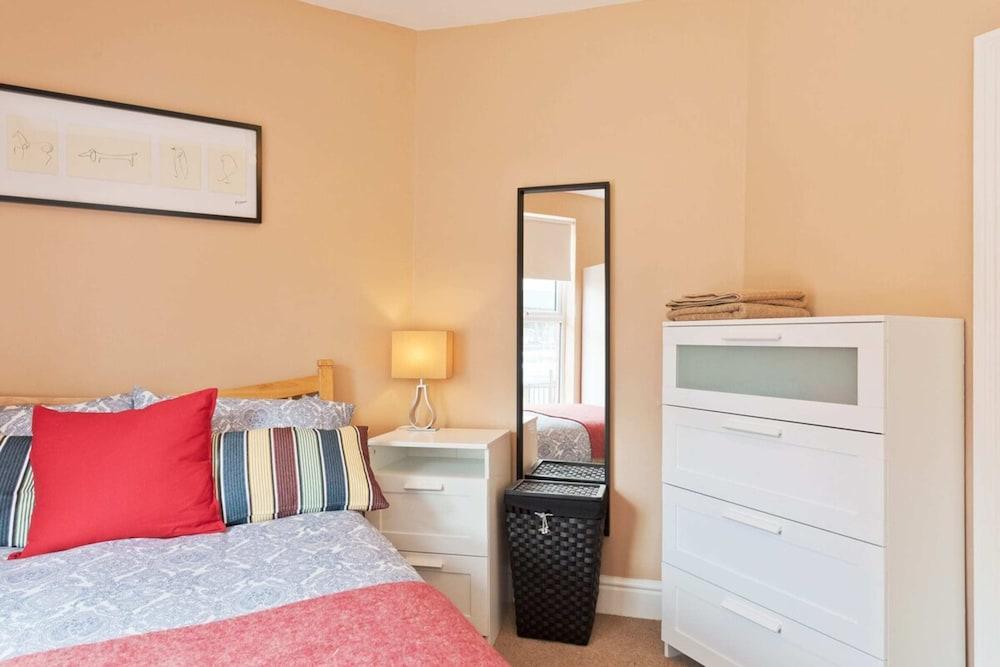 Charming Riverside Apartment Near City