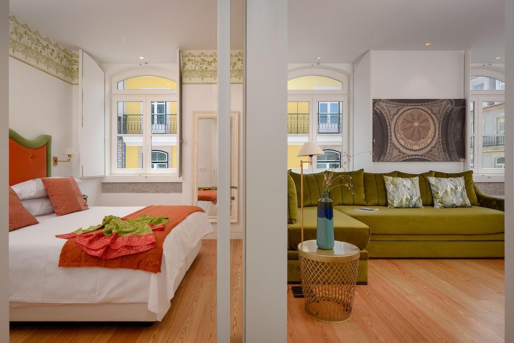 Aurea Once Upon a House