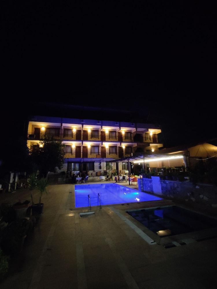 Shah Sultan Ozturk Hotel
