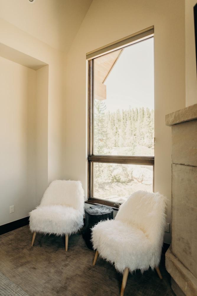 River's Edge 4 Bedroom Home by RedAwning