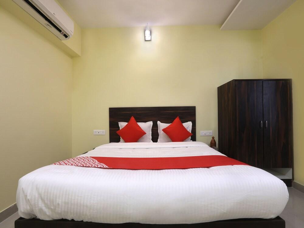 OYO 12748 Govindpuram Apartment