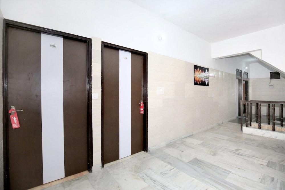 Collection O 12986 The Red Hotel