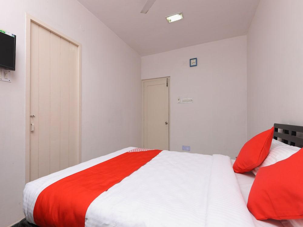 OYO 11661 Krishna Park