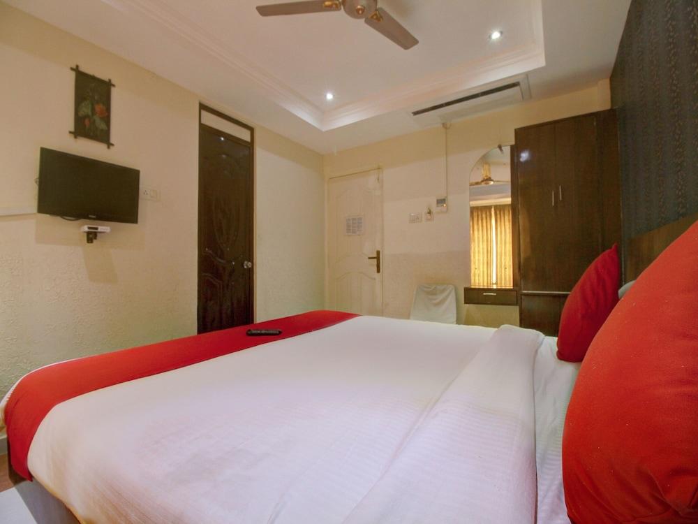 OYO 12941 Hotel Forest Transit