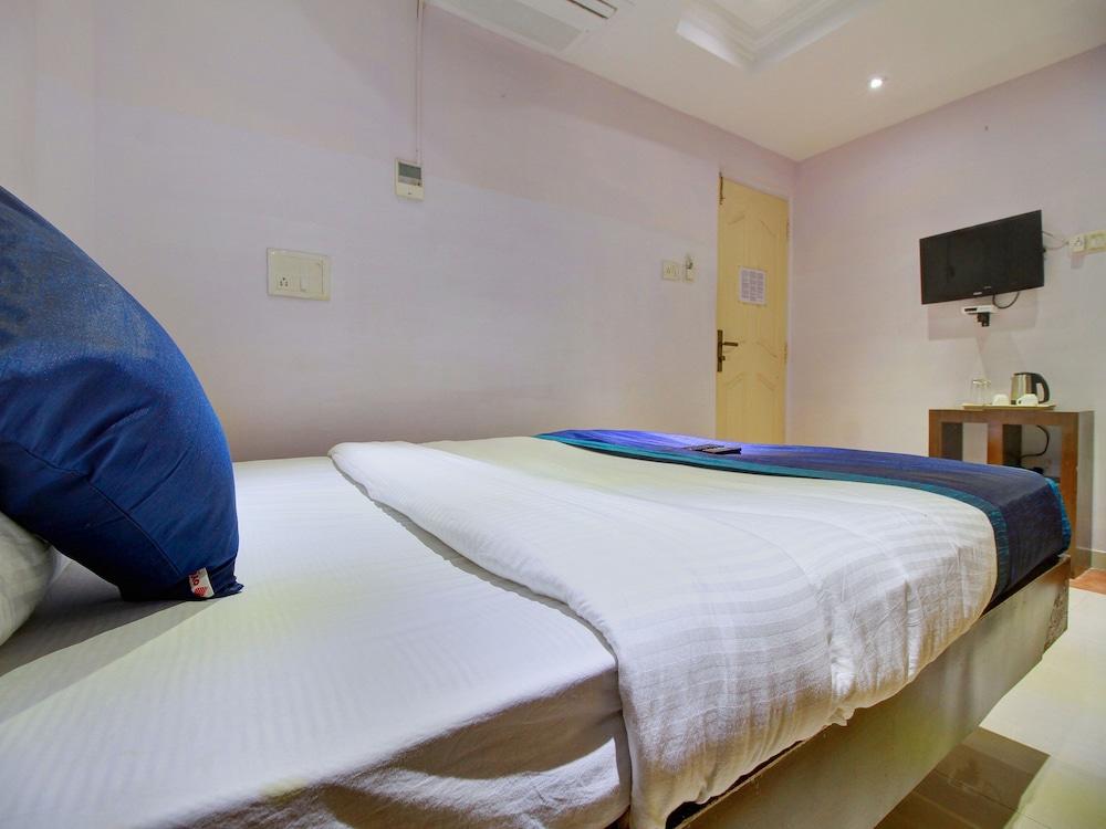 OYO 12941 Hotel Forest Transit