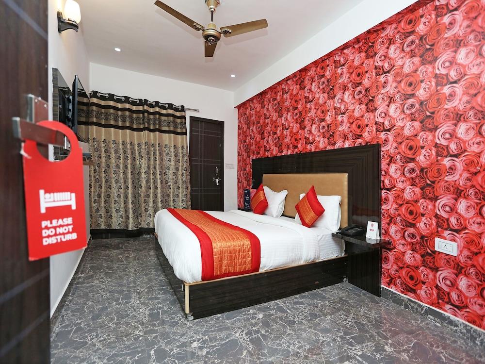 OYO 11405 Hotel Tej Palace