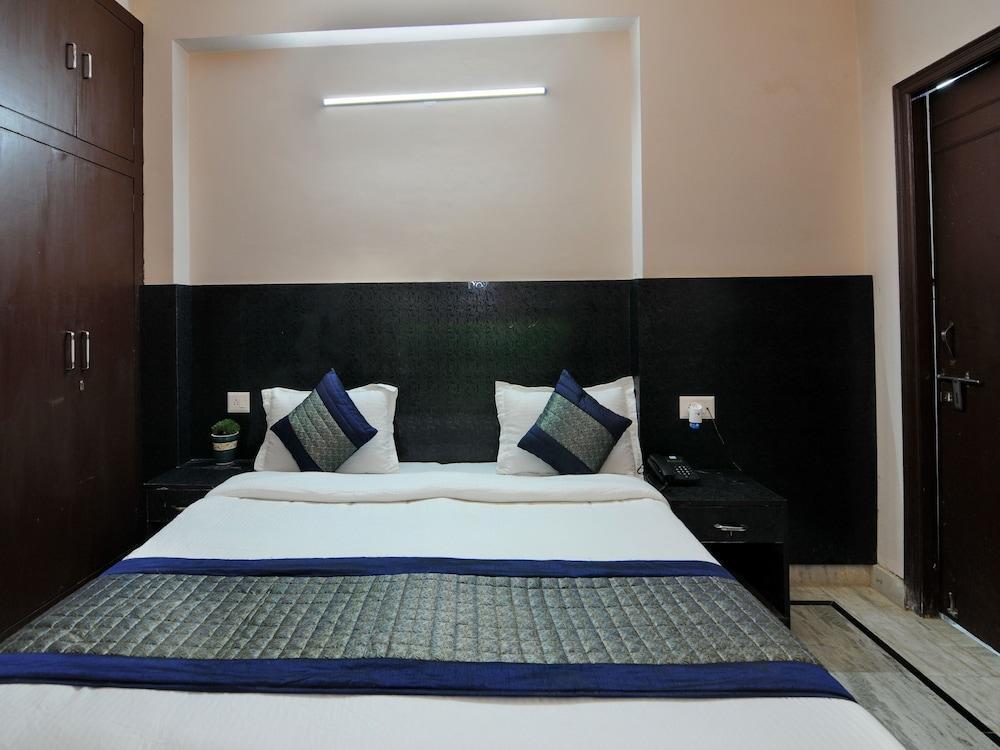 OYO 11972 Nirvana Residency