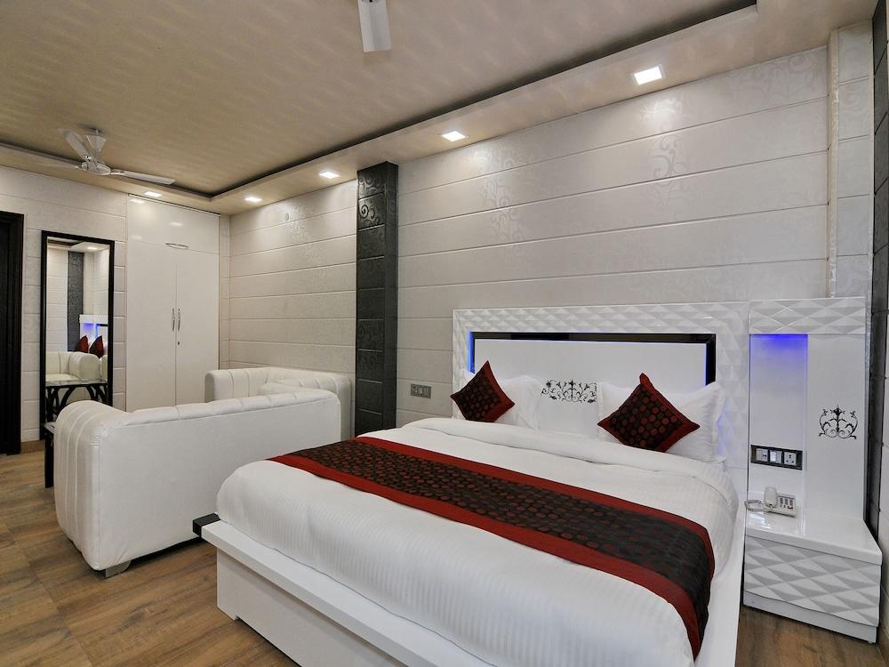 Capital O 12148 Flyover INN