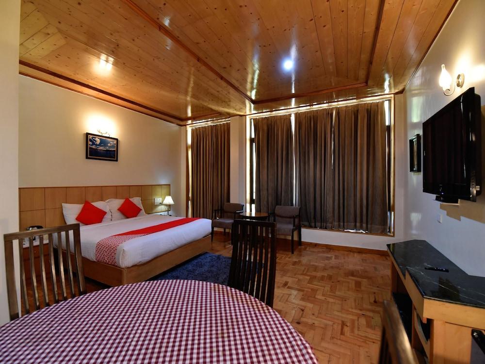 OYO 1492 Hotel Broadway Inn