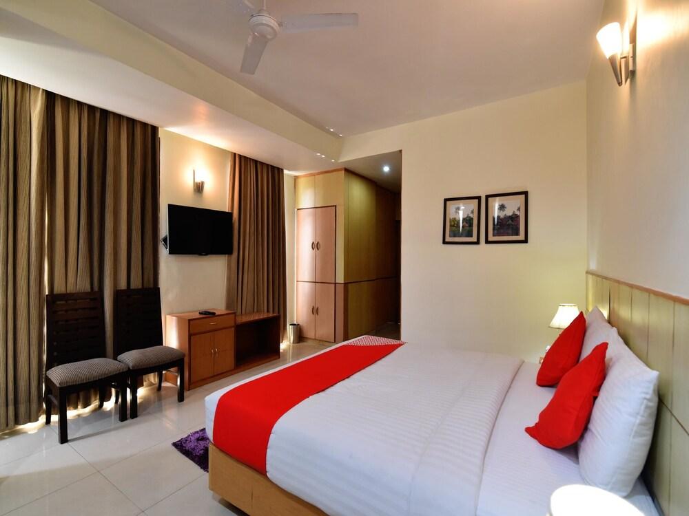 OYO 1492 Hotel Broadway Inn