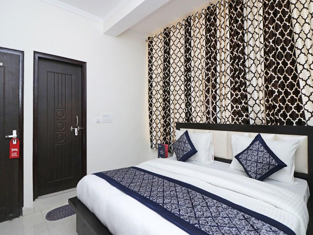 OYO 12738 Hotel Diamond