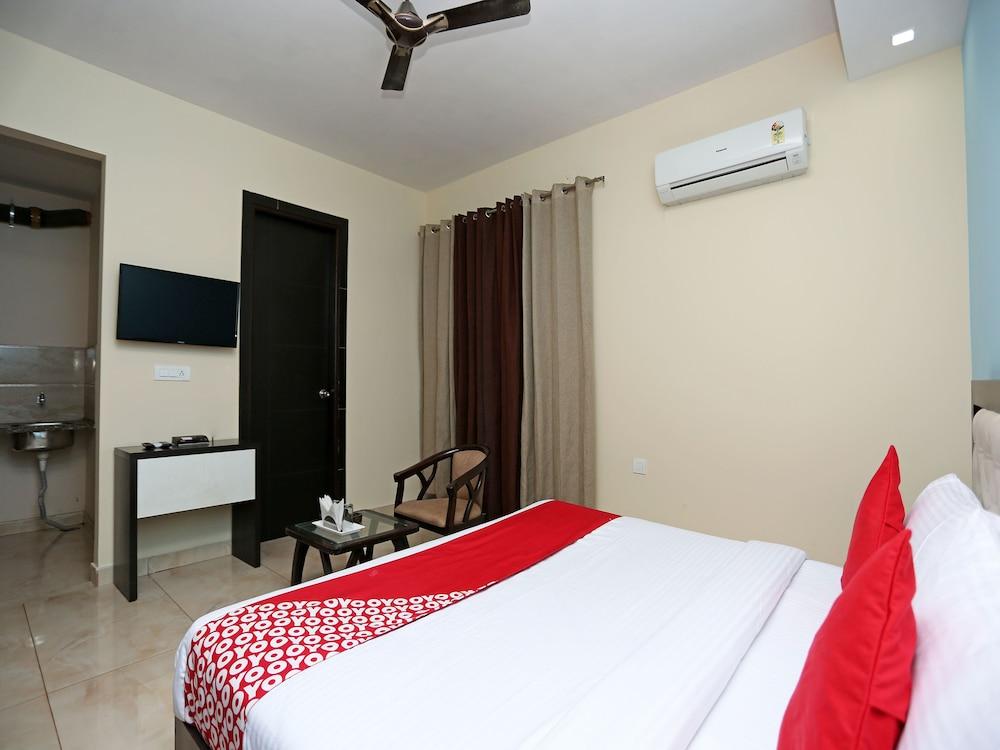 OYO 13621 The Legend Branson