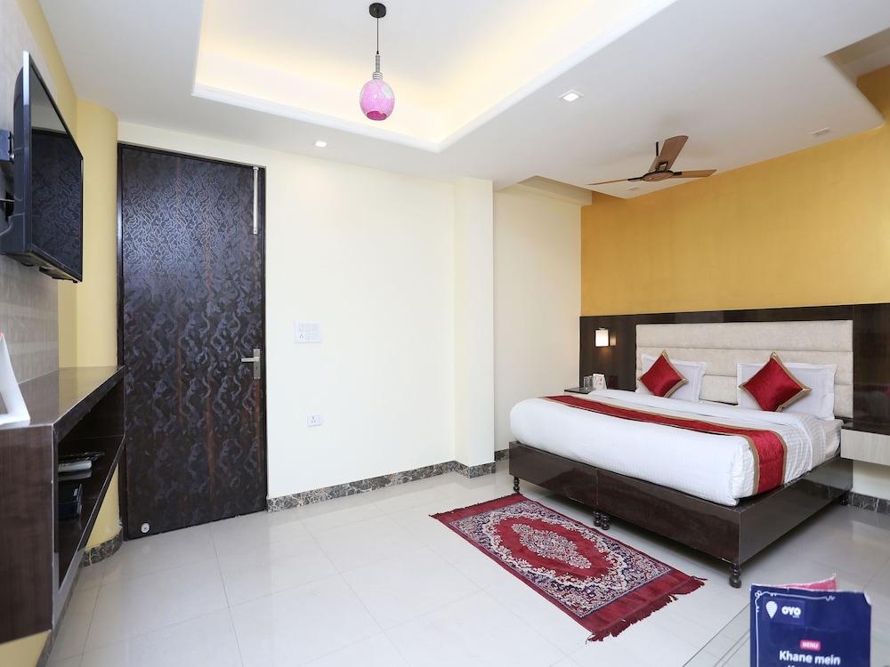 OYO 12833 Century Grand