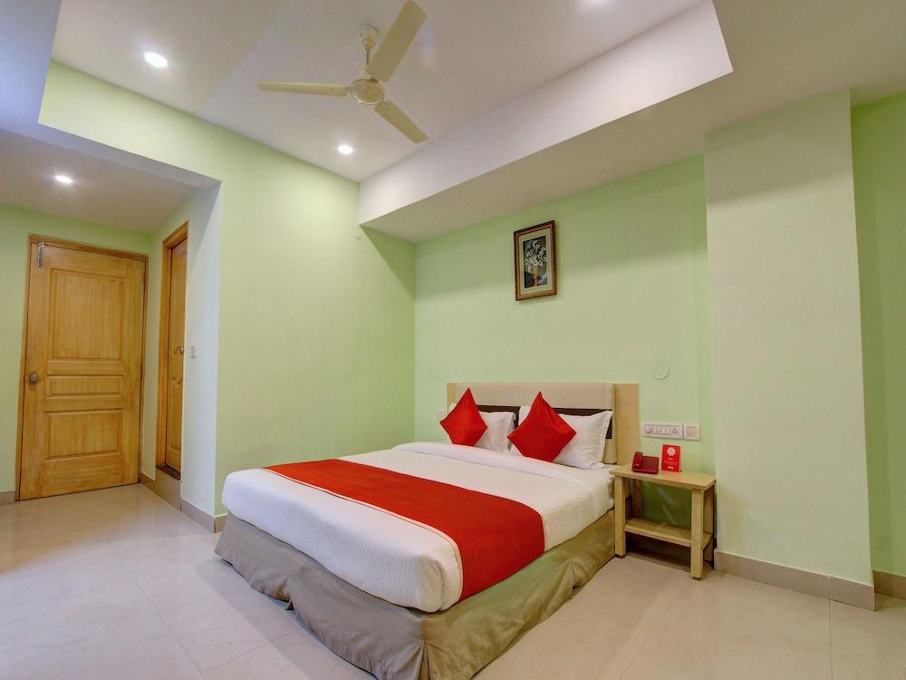 OYO 11376 Golden Park