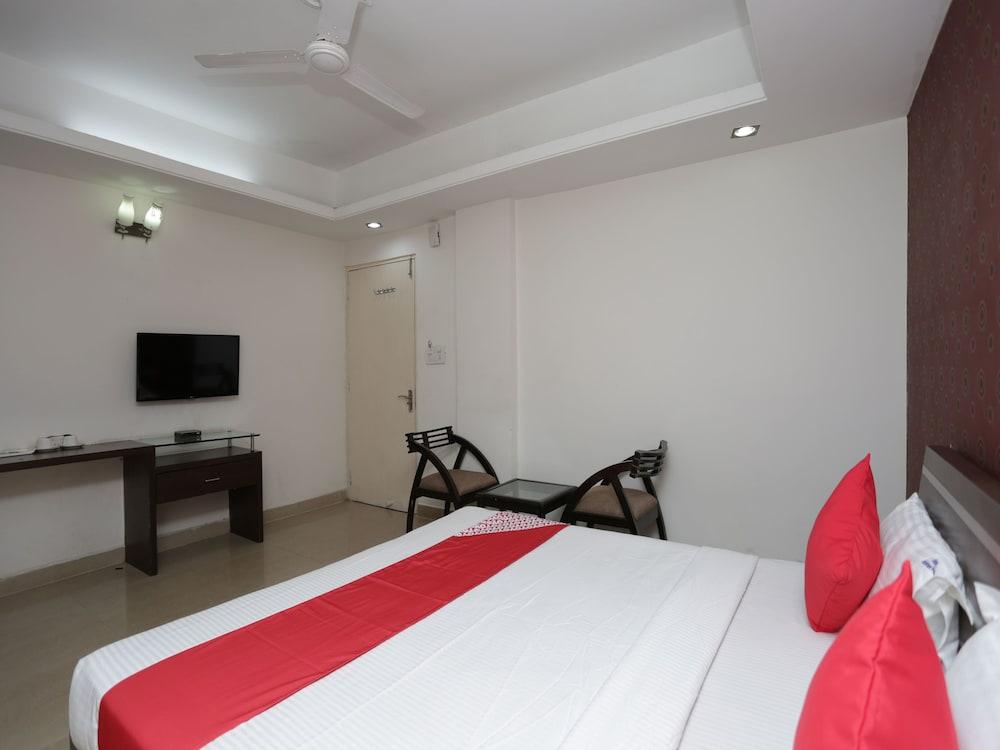 OYO 3260 Hotel Abhinav Palace