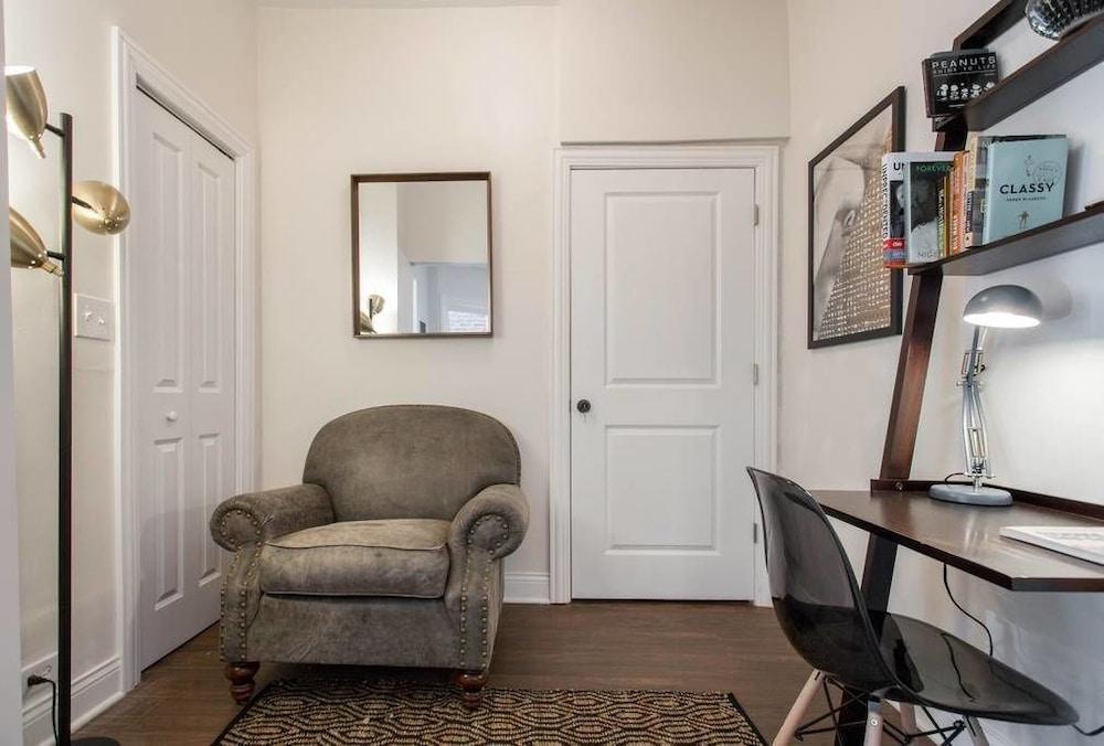 Chic Logan Pad - Modern Meets Retro