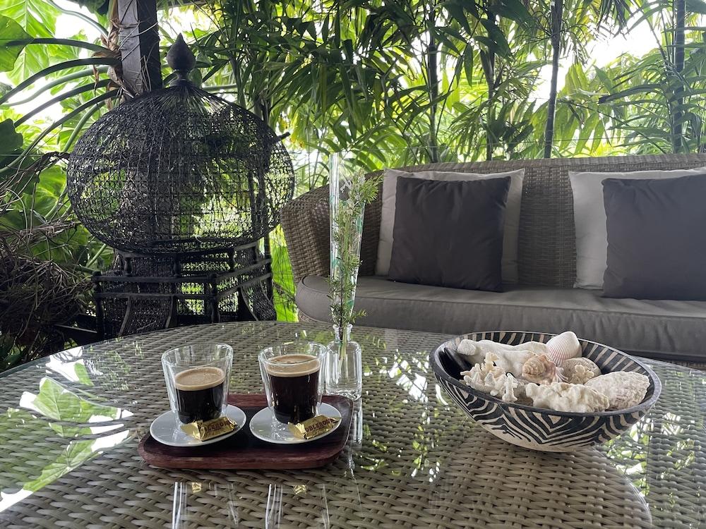 Poé Côté Lagon Beach Bungalows