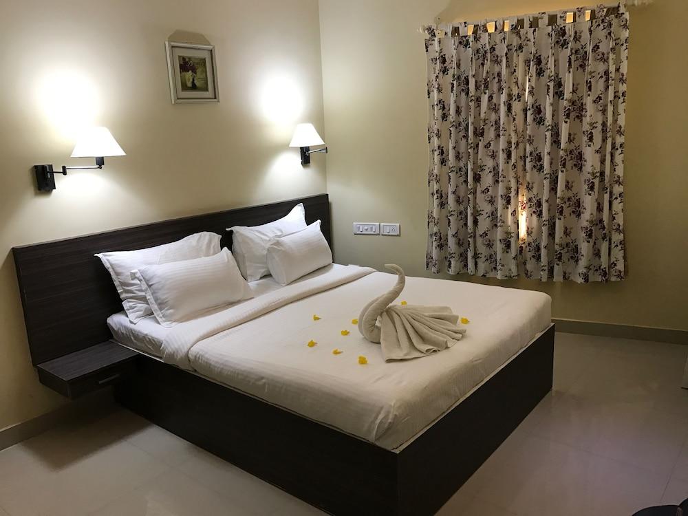 Daffodils Spice Court