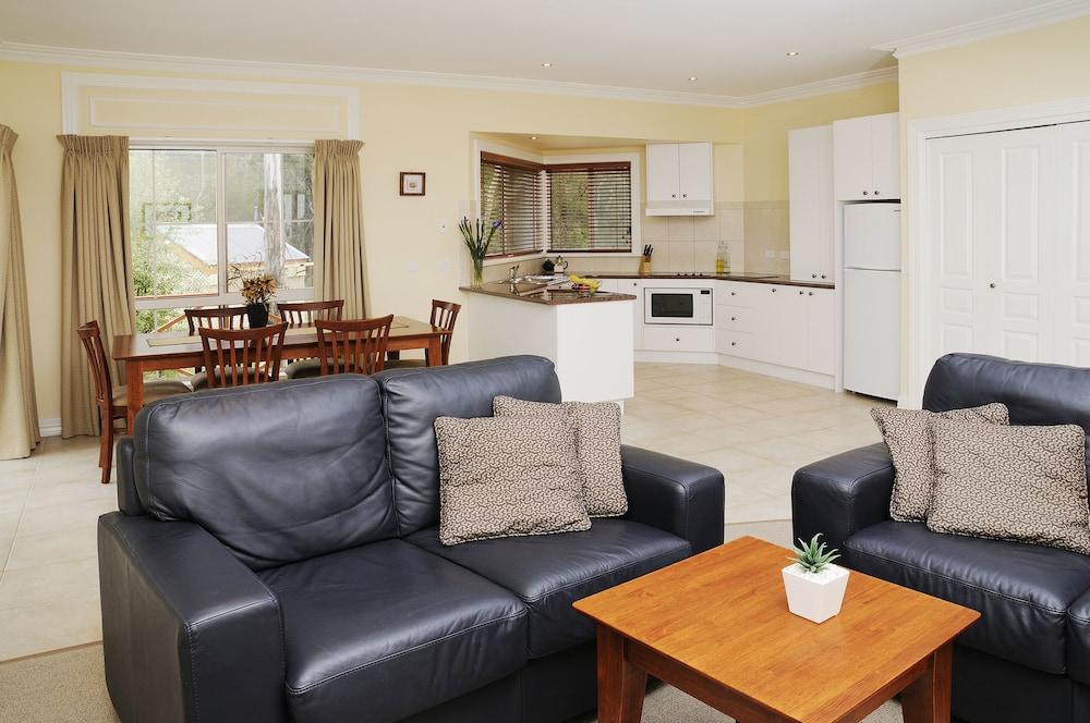 Waverley House Cottages