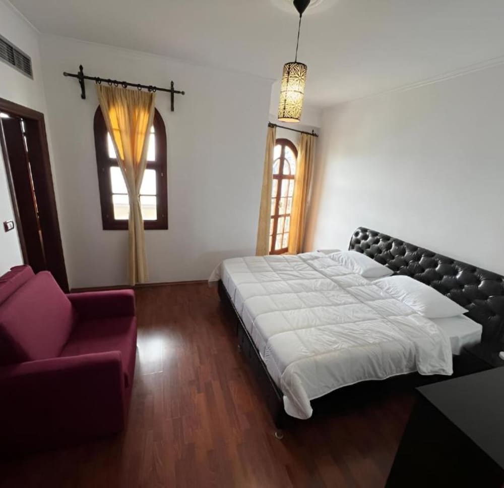 Monte Cristo Hotel with Rooftop Pool