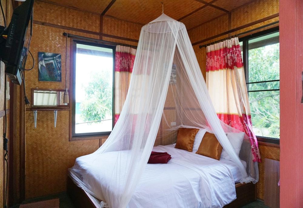 Bansuan Thanormpat Resort