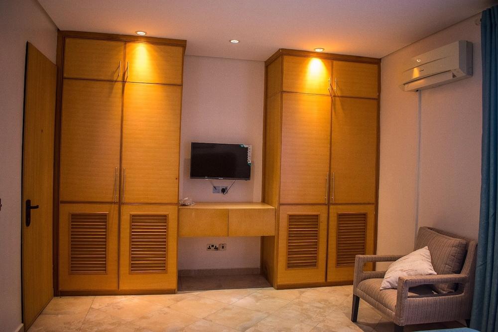 Running Brook Apartments