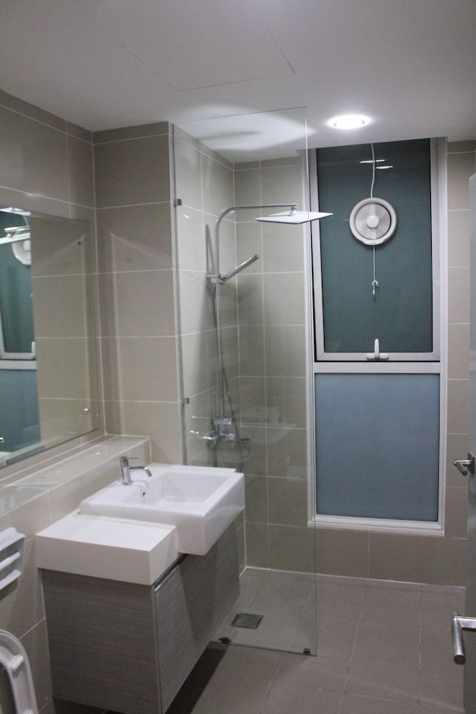 Sutera Avenues - KK Center