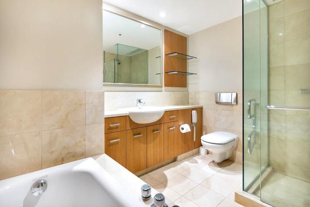 Metropolis 1 Bedroom with Parking