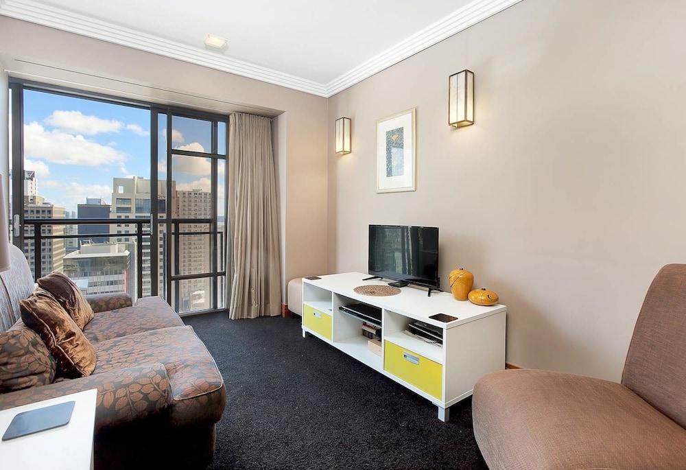 Metropolis 2 Bedroom Park Suite