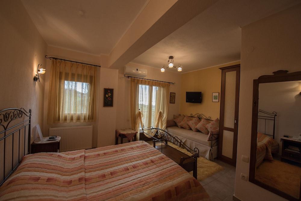 Chorostasi Guest House