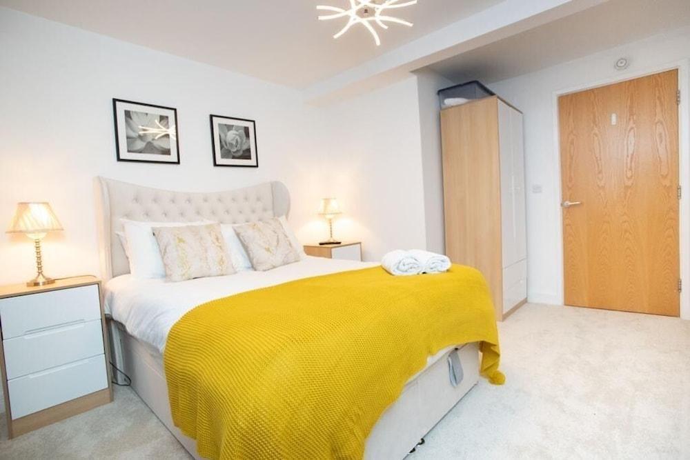 Live in Leeds Millenium Square Apartment