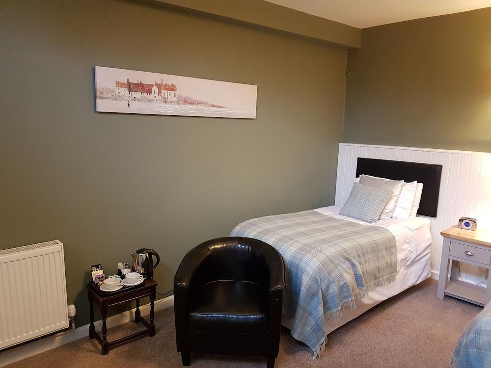 Curly Tail Accommodation