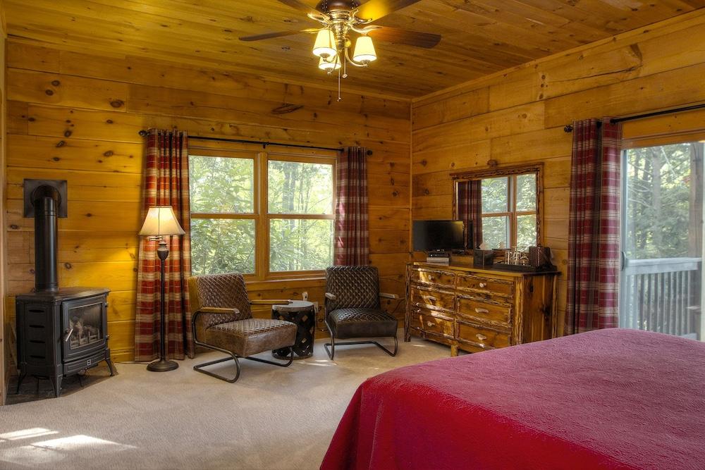 Lazy Bear Lodge