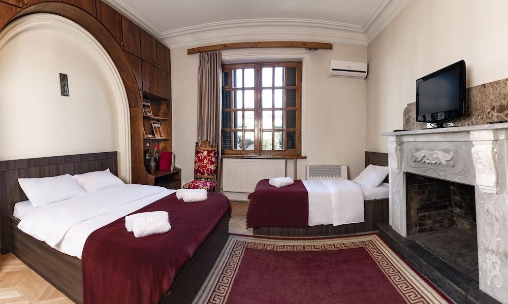 Vedzisi Garden Hotel